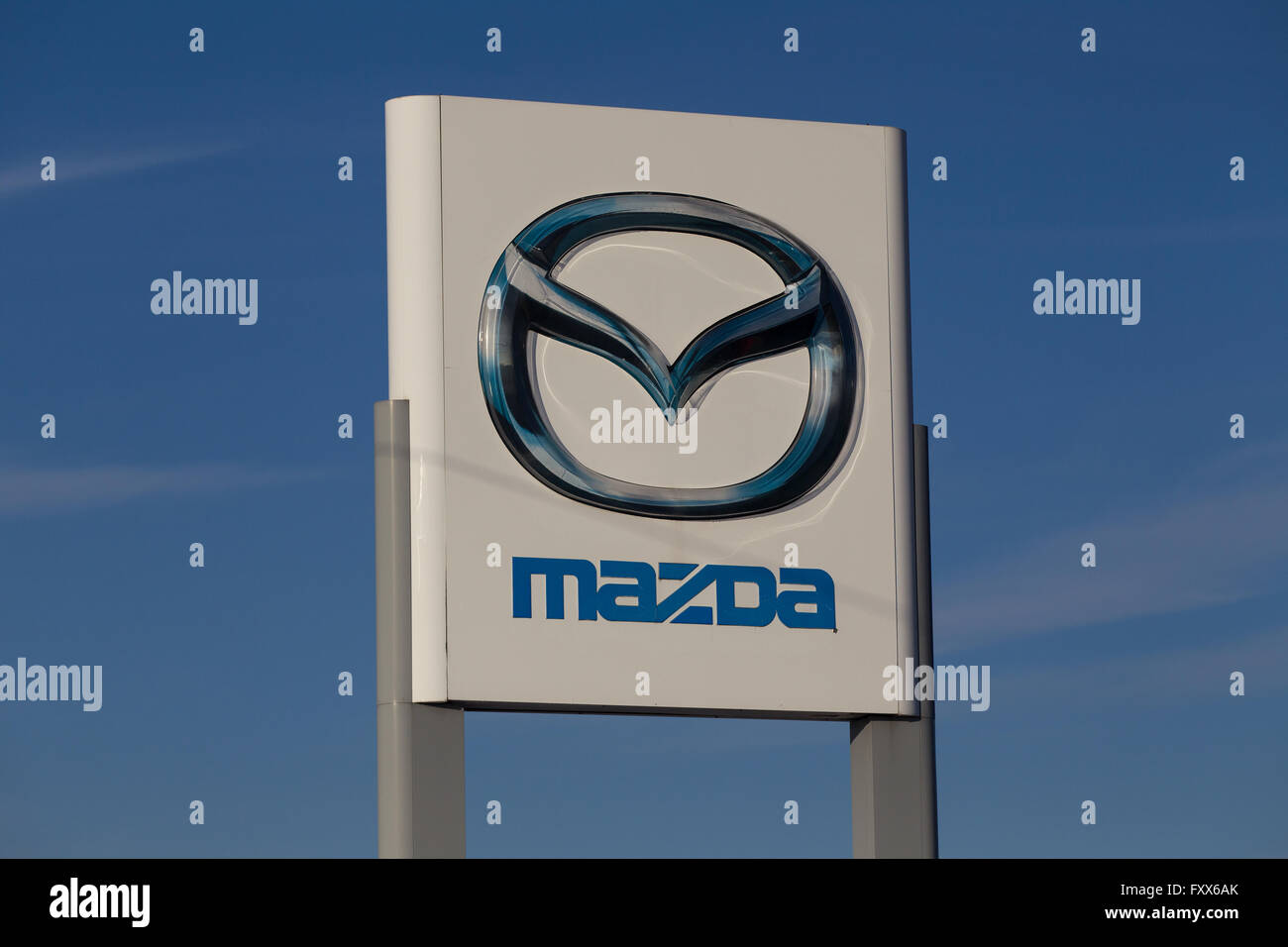 Concessionnaire Mazda à Kingston (Ontario), le jeudi 7 janvier 2016. Banque D'Images