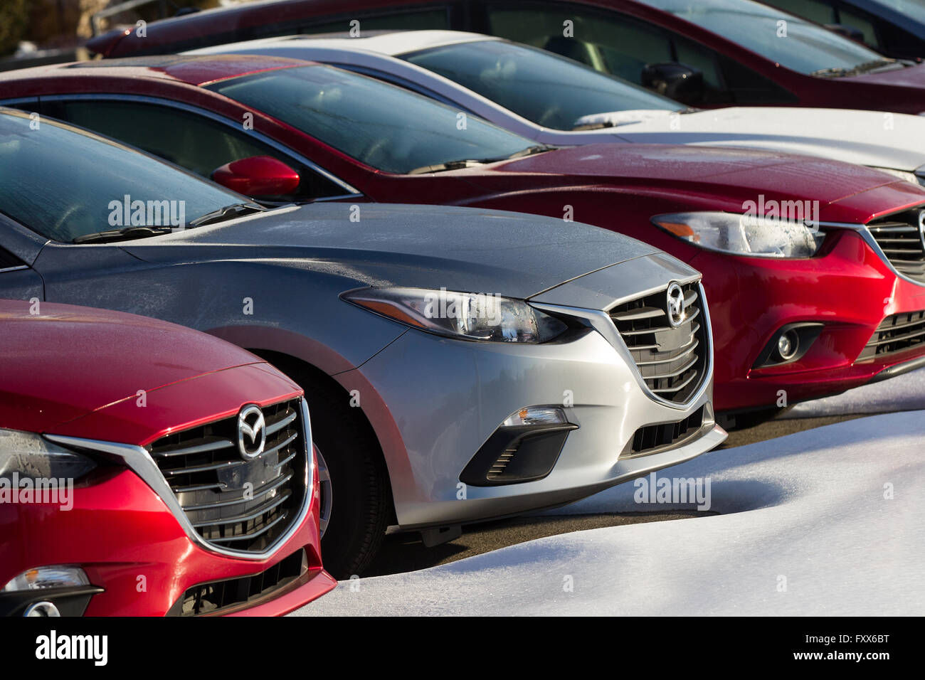 Concessionnaire Mazda à Kingston (Ontario), le jeudi 7 janvier 2016. Banque D'Images