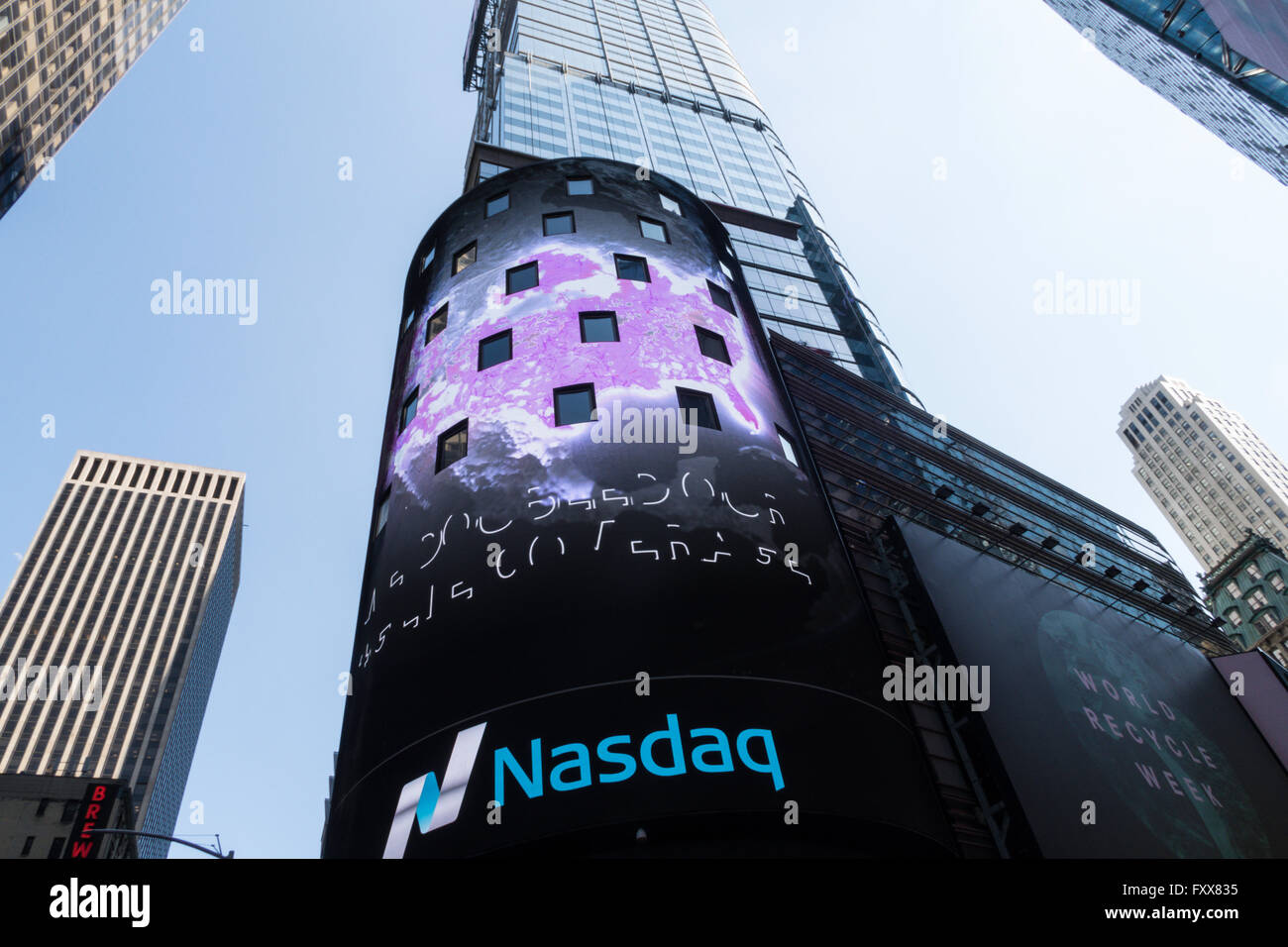 Babillard électronique sur le NASDAQ MarketSite à Times Square, NYC Banque D'Images