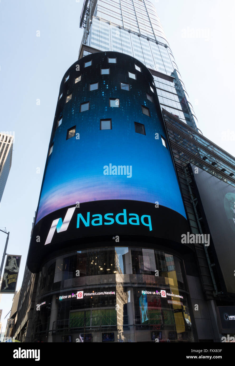 Babillard électronique sur le NASDAQ MarketSite à Times Square, NYC Banque D'Images
