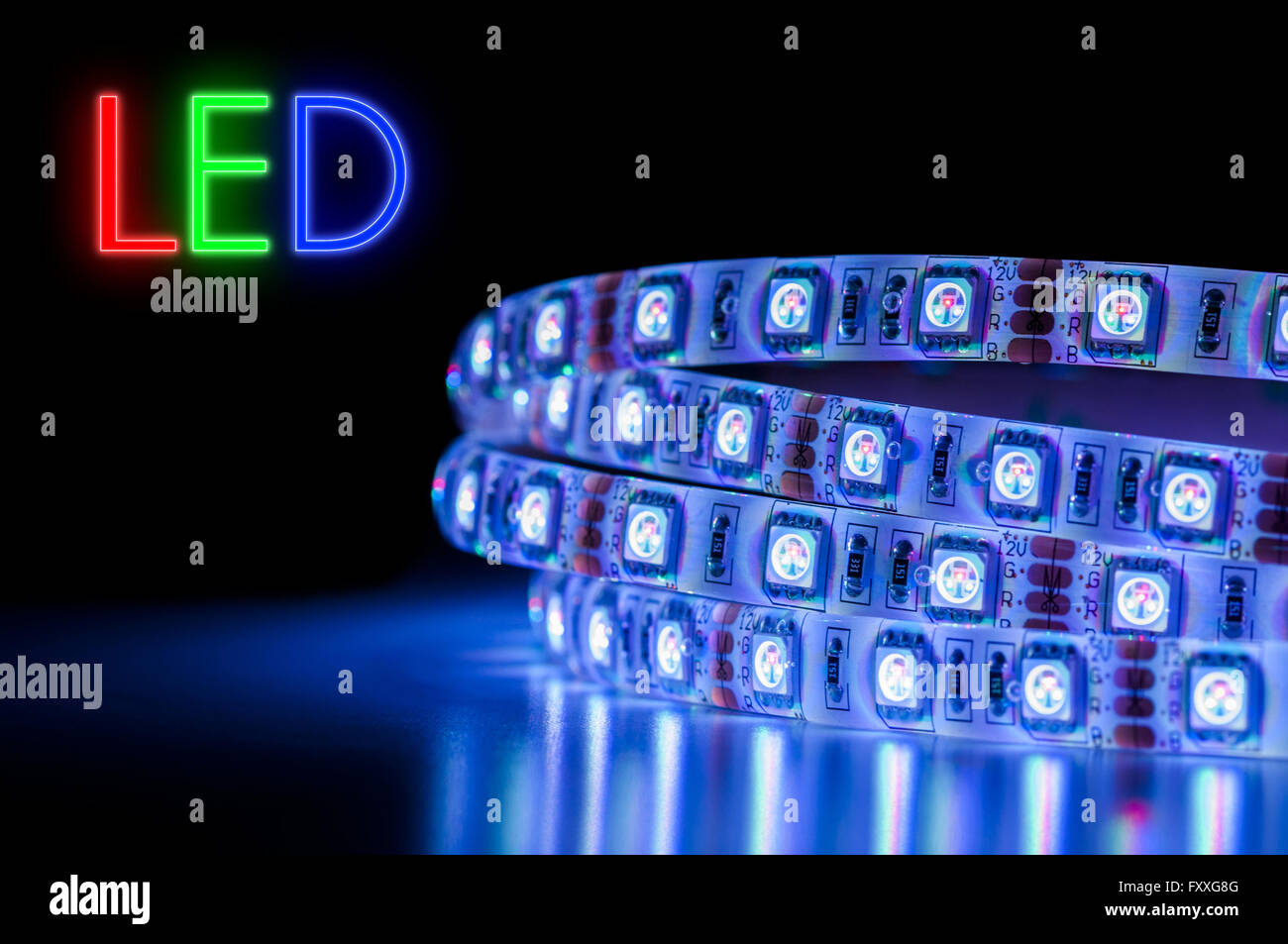 Bande lumineuse LED RGB couleur bleu Banque D'Images