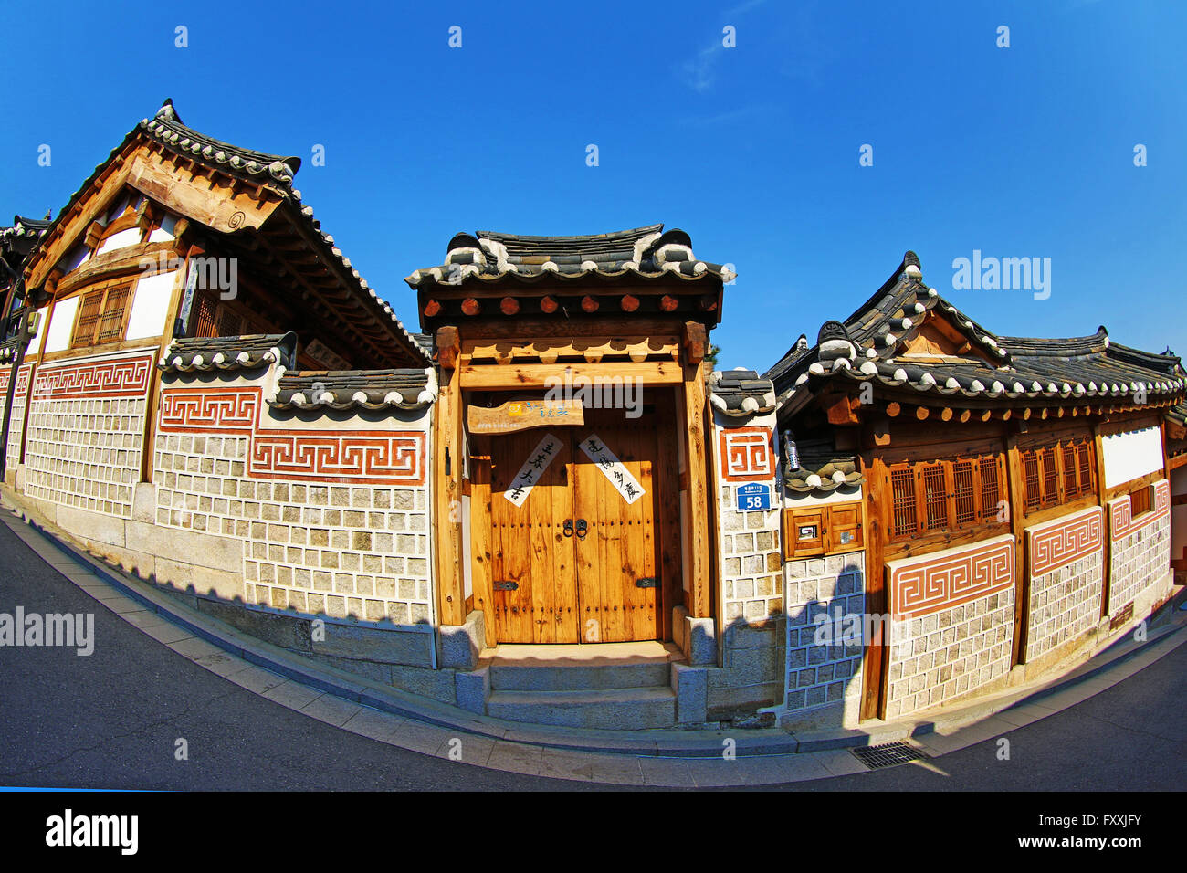 Scène de rue dans la vieille ville de Le village de Bukchon Hanok à Séoul, Corée Banque D'Images