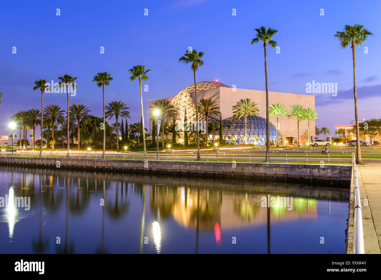 Extérieur de la musée de Salvador Dali à Saint-Pétersbourg, en Floride, aux États-Unis. Banque D'Images