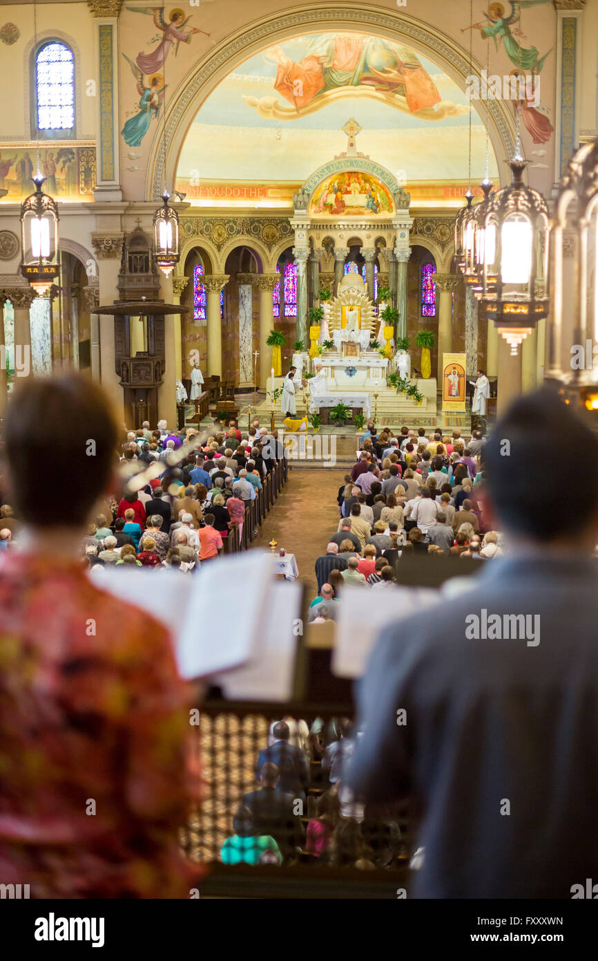 Detroit, Michigan - UN 'Mass mob" remplit Très Saint Rédempteur Église catholique pour la messe du dimanche. Banque D'Images