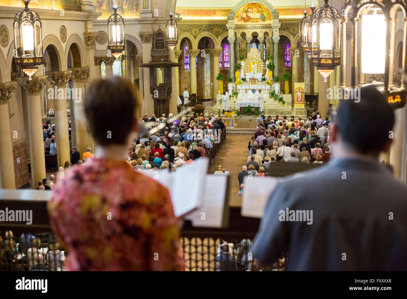 Detroit, Michigan - UN 'Mass mob" remplit Très Saint Rédempteur Église catholique pour la messe du dimanche. Banque D'Images