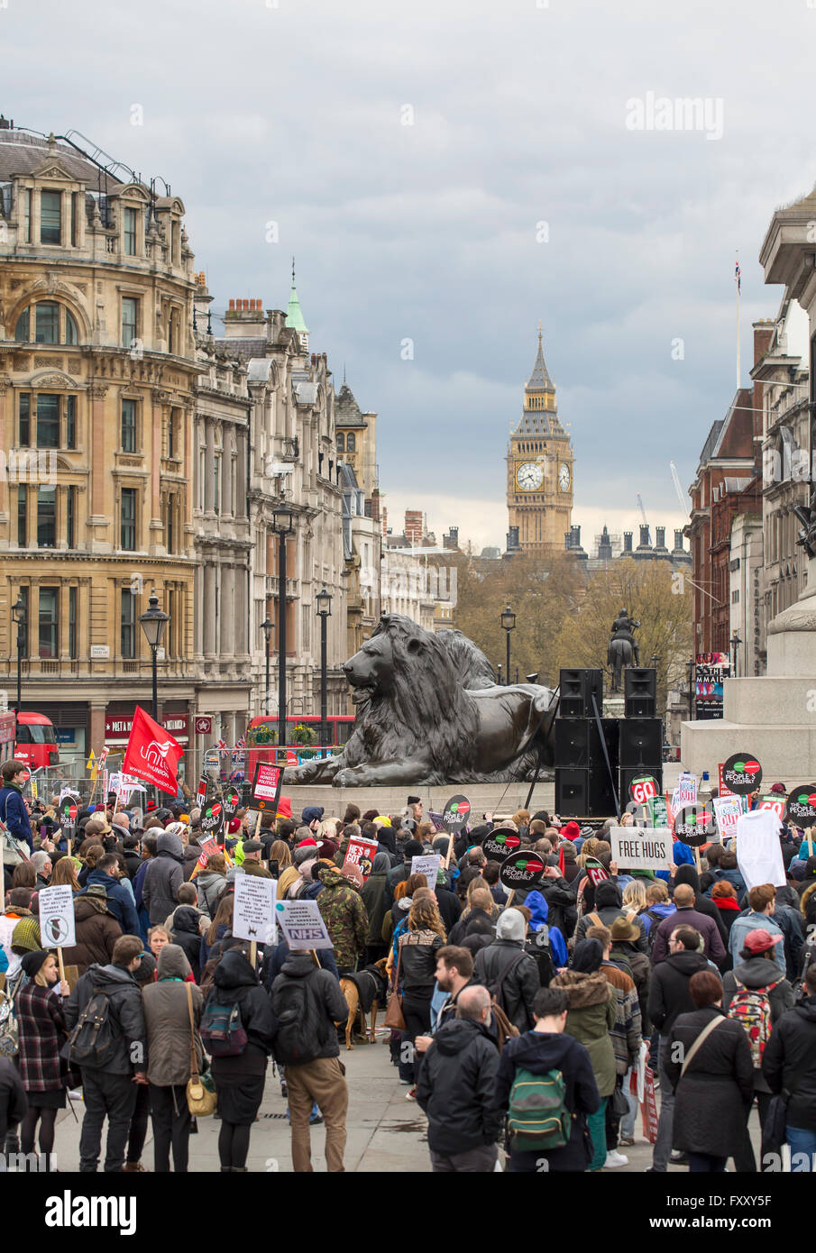 Un rapport n'a qu'un seul cent cinquante mille personnes qui défendent à Londres pour l'anti-austérité, anti-gouvernement de mars. Banque D'Images