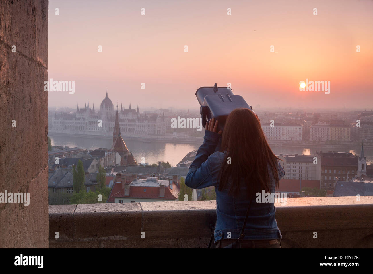 Lever du soleil et une vue panoramique de Halaszbastya, Budapest, Hongrie. Banque D'Images