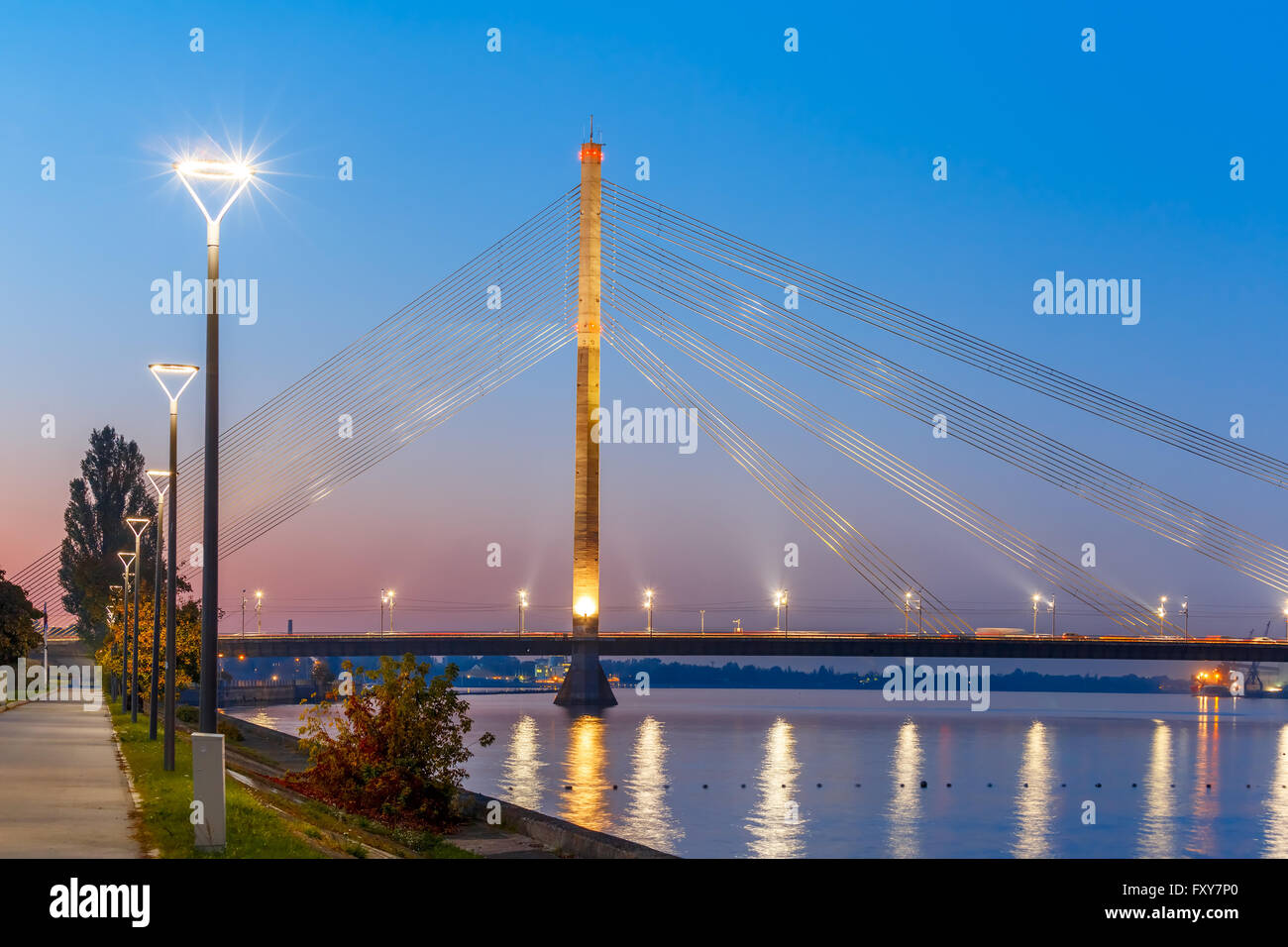 Pont à haubans et Daugava, Riga, Lettonie Banque D'Images