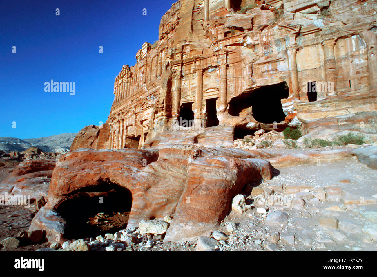 Le tombeau corinthien et le Palais tombe qui font partie des tombes royales, Petra, Jordanie. Banque D'Images