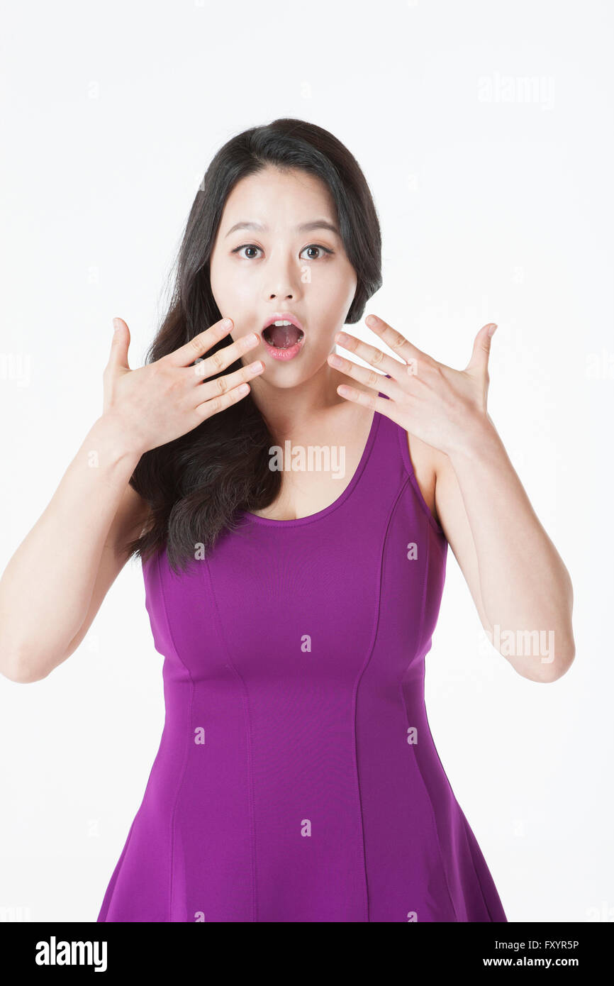 Portrait of young woman staring surpris à l'avant Banque D'Images