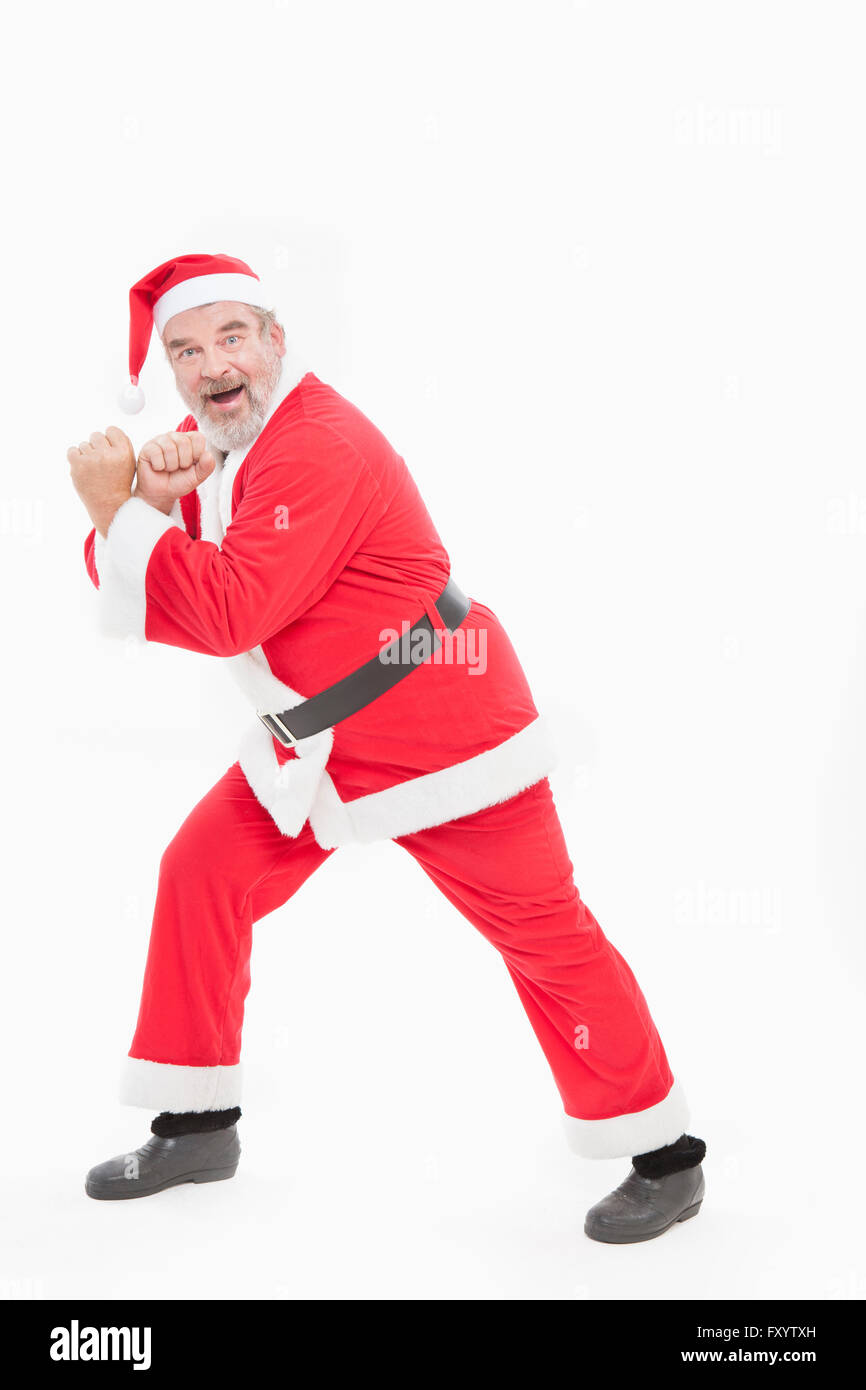 Père noël souriant dans la quarantaine avancée posant à regarder/ Banque D'Images