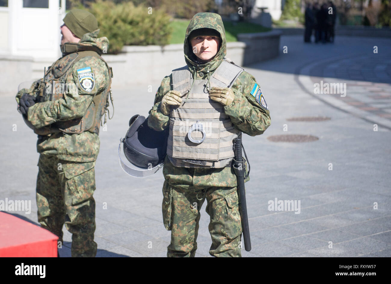 Les forces de sécurité en face de Verkhovna Rada de Lukraine (parlement ukrainien) à Kiev, Ukraine Banque D'Images