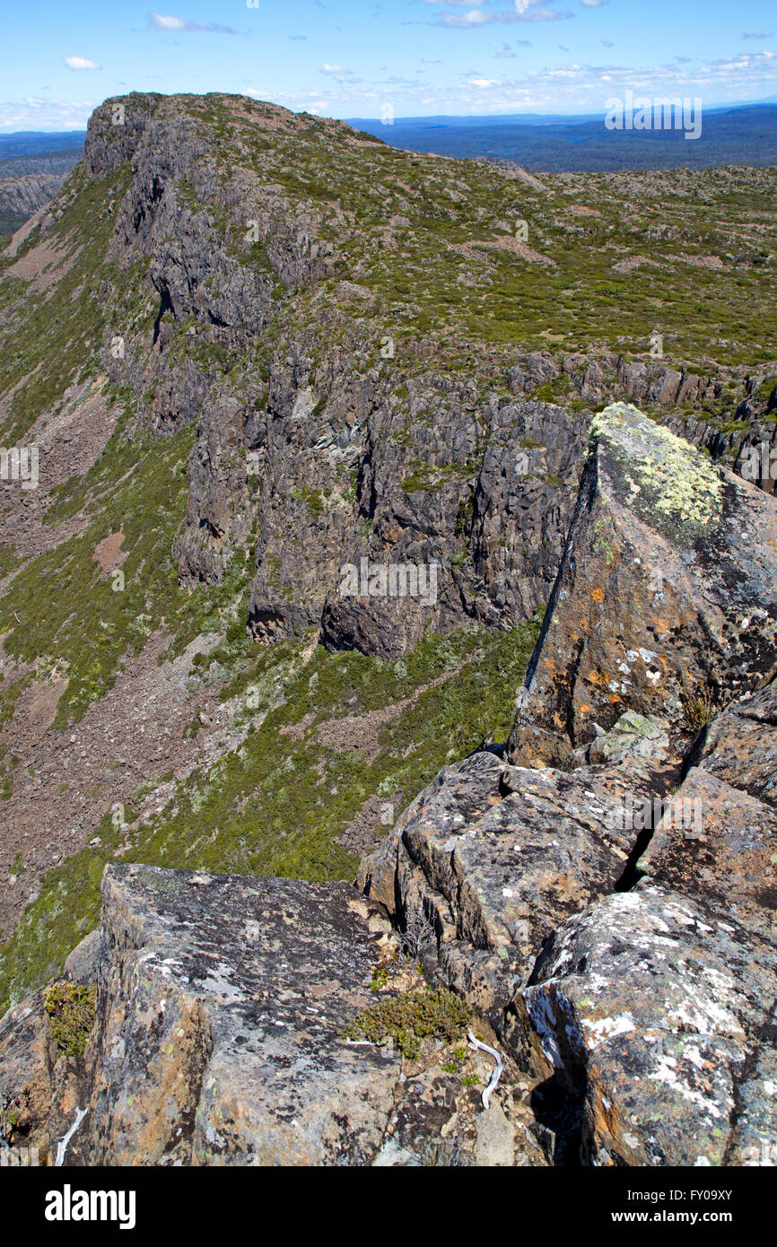 Vue le long des falaises à Solomons trône dans les murs de Jérusalem National Park Banque D'Images