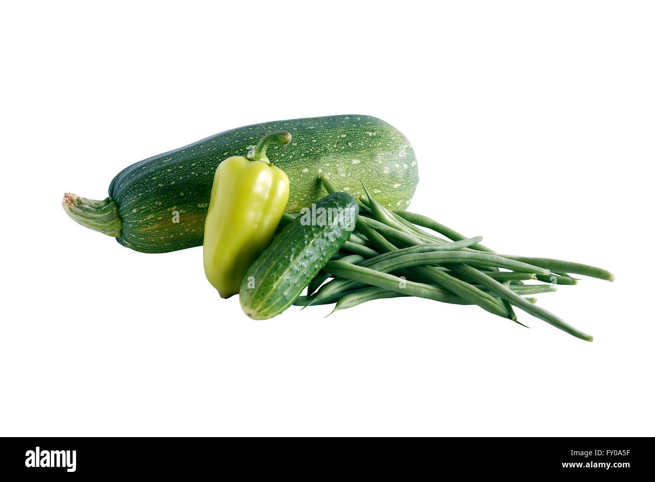 Ensemble de diverses matières légumes verts sur fond blanc. Isolé avec clipping path Banque D'Images