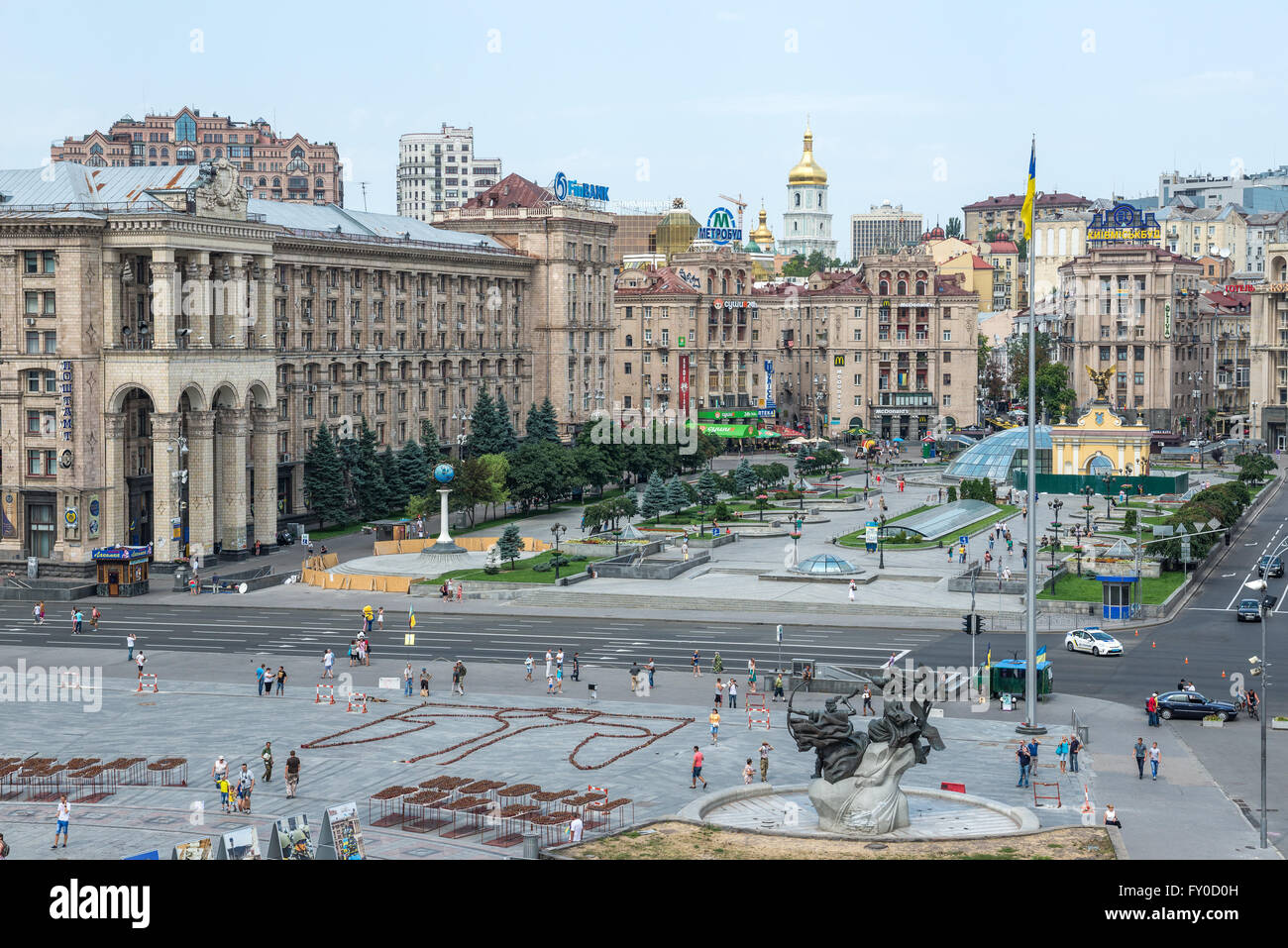 Vue sur la place Maidan Nezalezhnosti (Place de l'indépendance) à Kiev, Ukraine. Bureau de poste central sur la gauche Banque D'Images