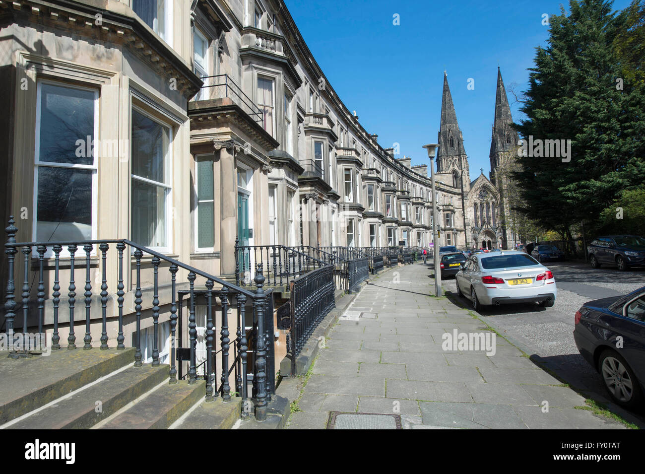 Grosvenor Crescent, la nouvelle ville d'Édimbourg avec la cathédrale St Mary dans la distance. Banque D'Images