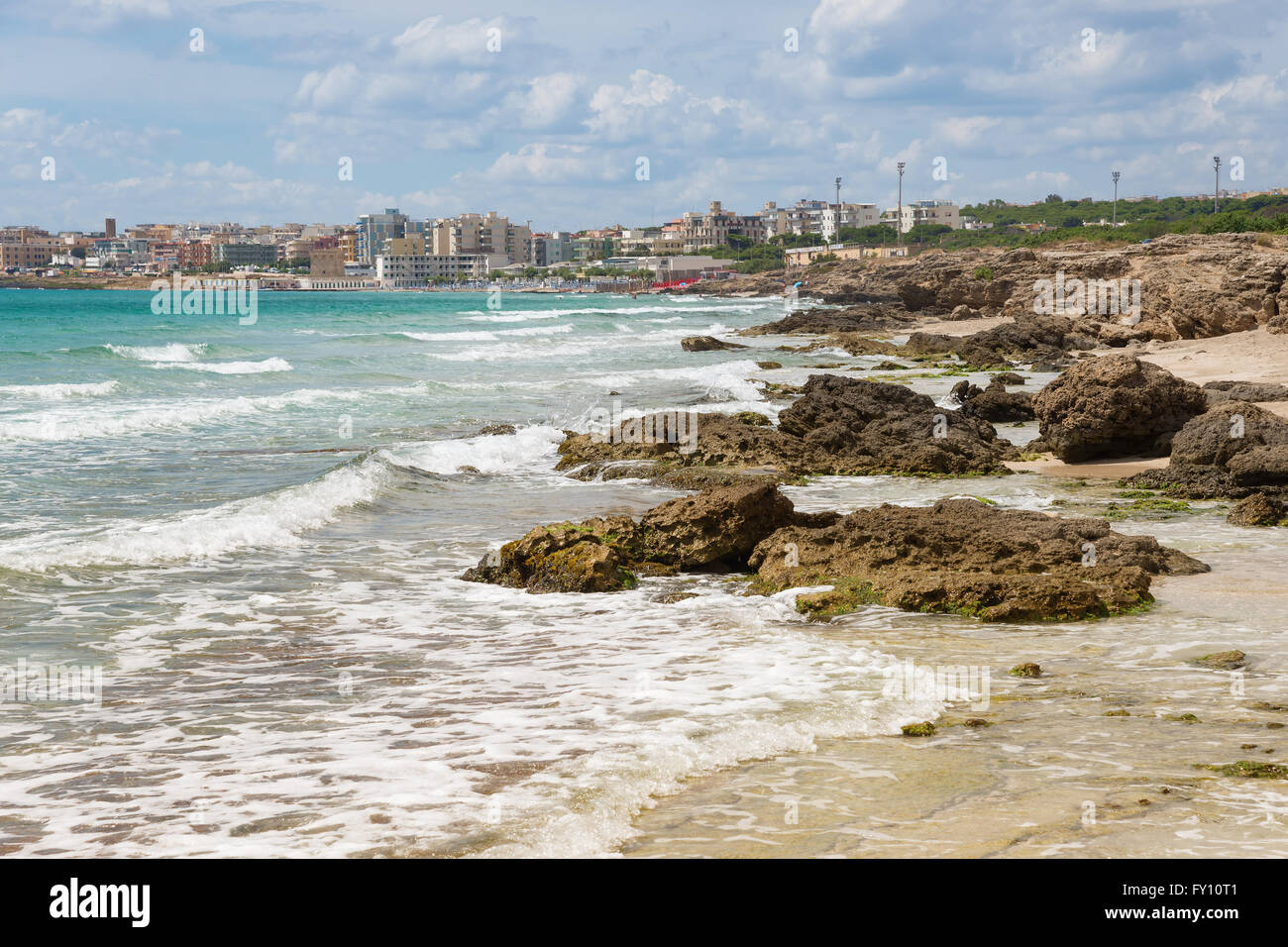Sur la plage de Baia Verde Salento de Lecce, Pouilles, Italie Photo Stock -  Alamy