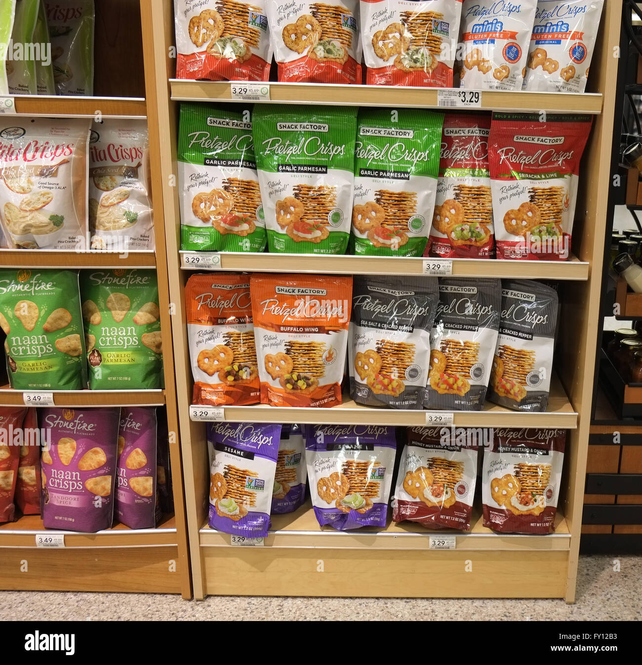 Bien garni de tablettes dans un supermarché en Floride, Avril 2016 Banque D'Images