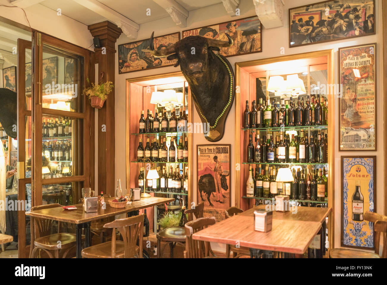 La Catedral, Bar, Tapas, restaurant, des taureaux à la paroi, Andalousie, Espagne, Banque D'Images