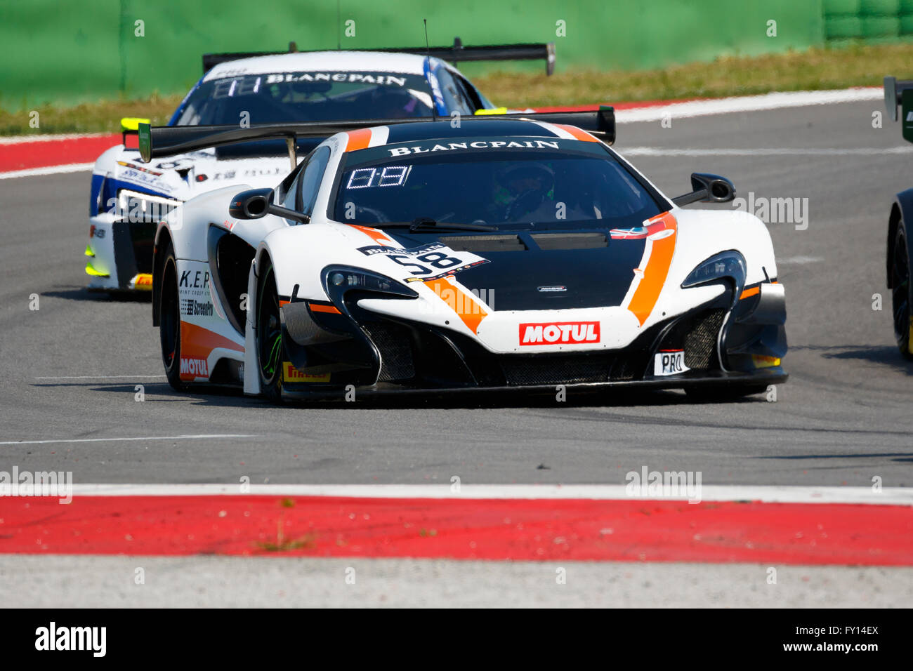 Misano Adriatico, Italie - 10 Avril 2016 : McLaren S 650 GT3 de garage 59, l'équipe entraînée par Rob Bell et Alvaro Parente. Banque D'Images