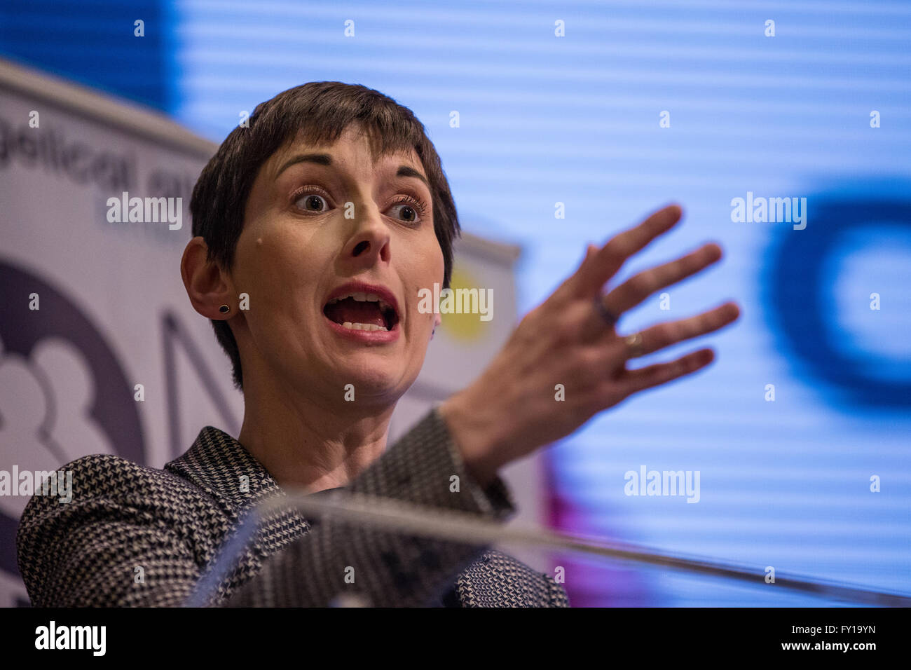 Londres, Royaume-Uni. 19 avril, 2016. Caroline Pidgeon, candidat libéral-démocrate, s'adresse à la mairie de Londres Kensington Temple Église Hustings dans Notting Hill. Credit : Mark Kerrison/Alamy Live News Banque D'Images