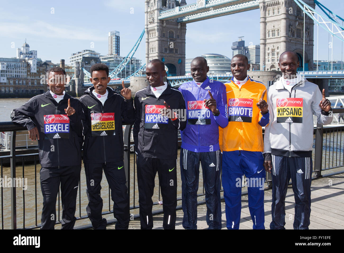 Londres, Royaume-Uni. 21 avril 2016. Les hommes d'élite pendant la presse photocall devant la Vierge de l'argent dimanche Marathon de Londres. Credit : Elsie Kibue / Alamy Live News Banque D'Images