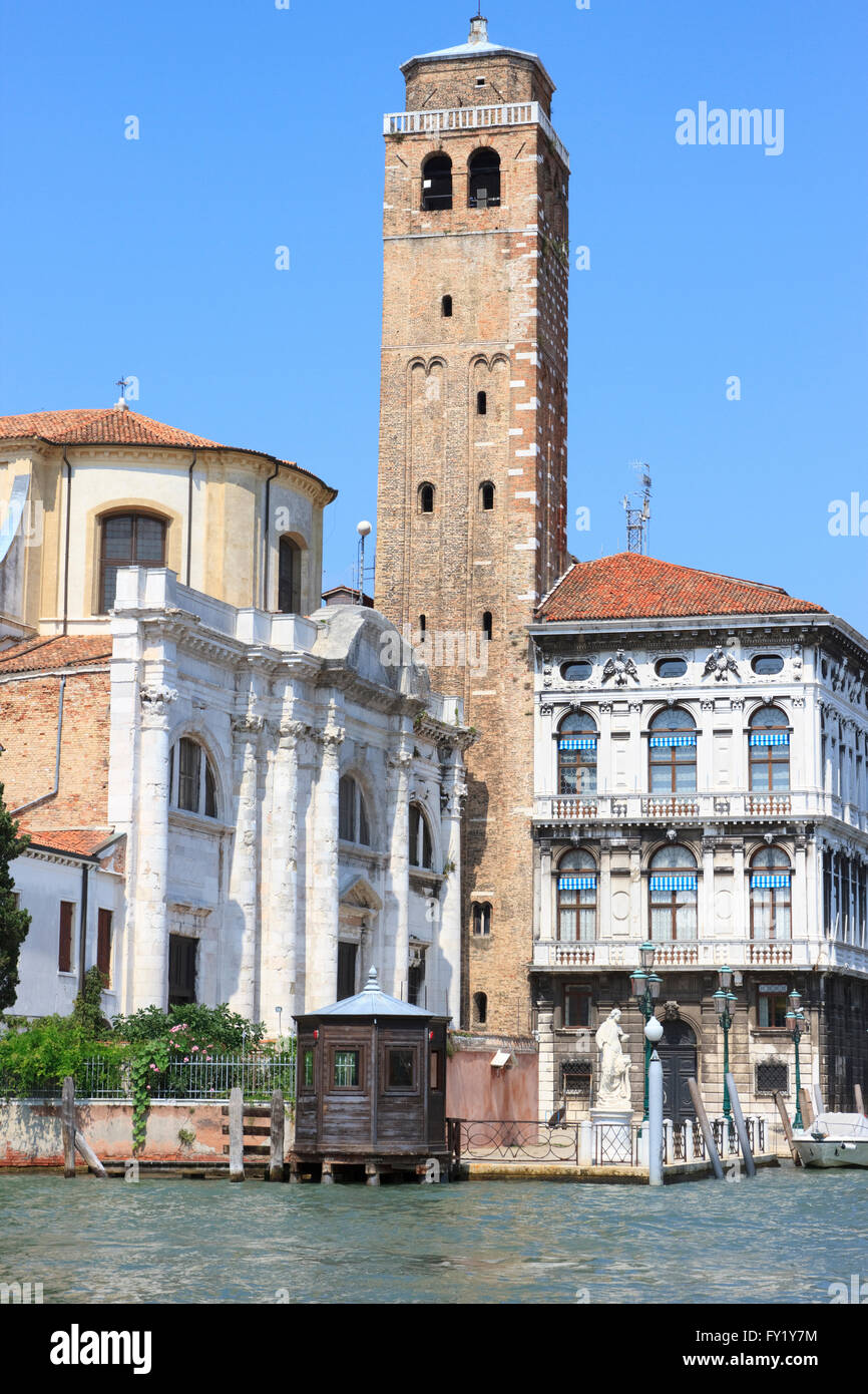 Le Campanile (clocher) de Chiesa di San Geremia à Venise, Italie. Banque D'Images