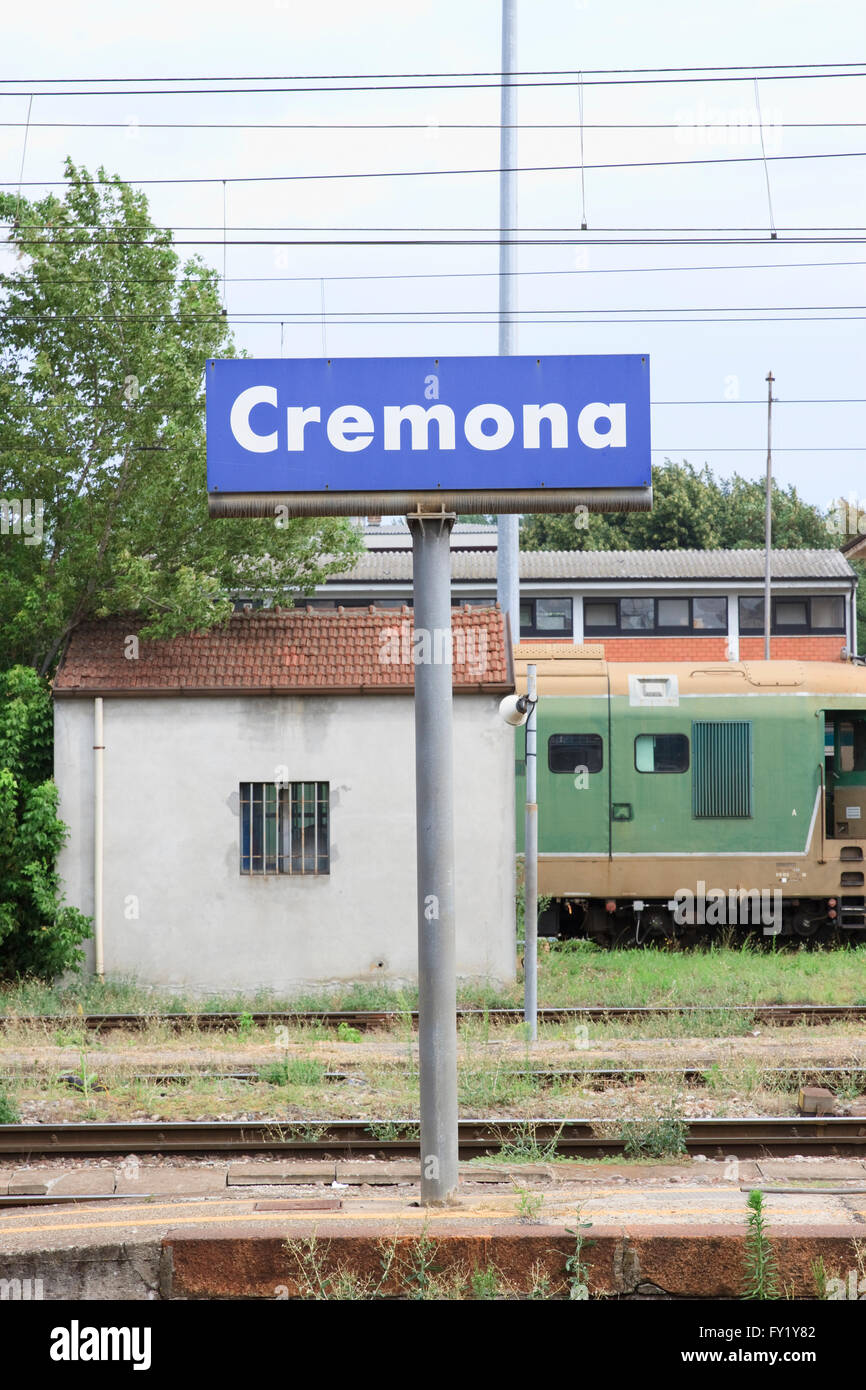 Signe de la gare de Crémone en Italie du Nord. Banque D'Images