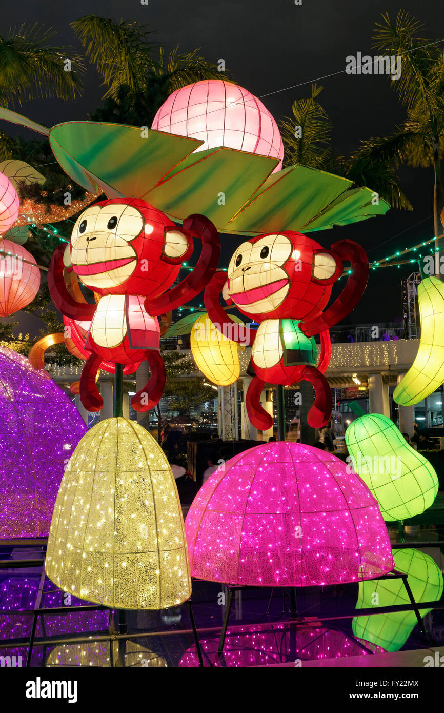 Monkey les chiffres comme des lanternes, exposition pour l'année chinoise du singe 2016, Tsim Sha Tsui, Kowloon, Hong Kong, Chine Banque D'Images