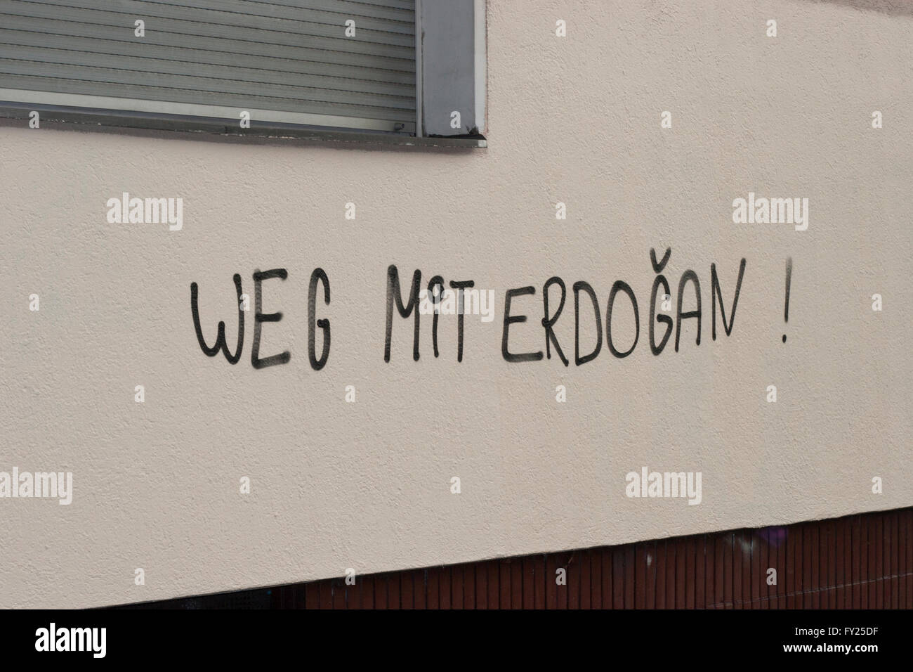 'Graffiti Weg mit Erdoğan' (à l'opposé avec Erdoğan). Berlin, Allemagne. Banque D'Images