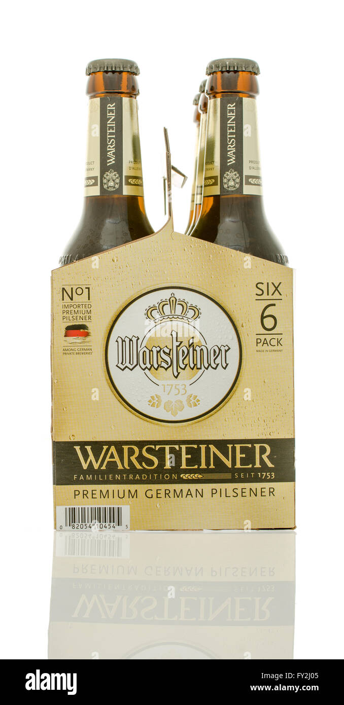 Winneconne, WI - 10 Jan 2016 : un six pack de bière Warsteiner. Banque D'Images