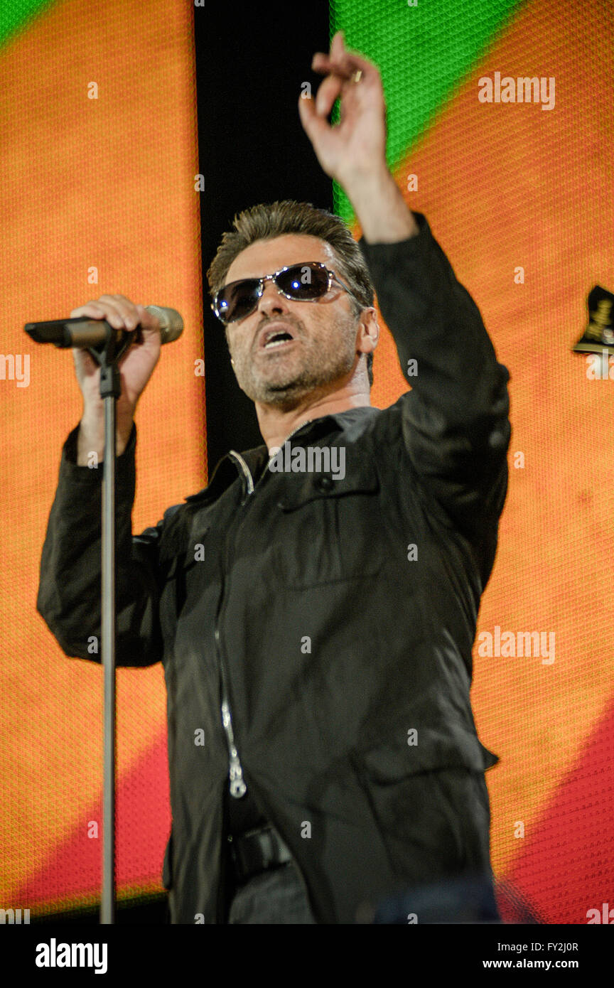 8 live Hyde Park, Londres, 2 juillet 2005. George Michael live Banque D'Images