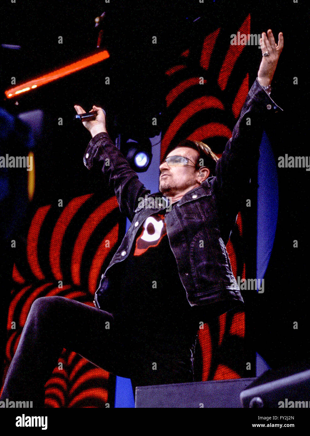 8 Live Hyde Park, Londres. 2 juillet 2005, Bono le chanteur de U2 Live Banque D'Images