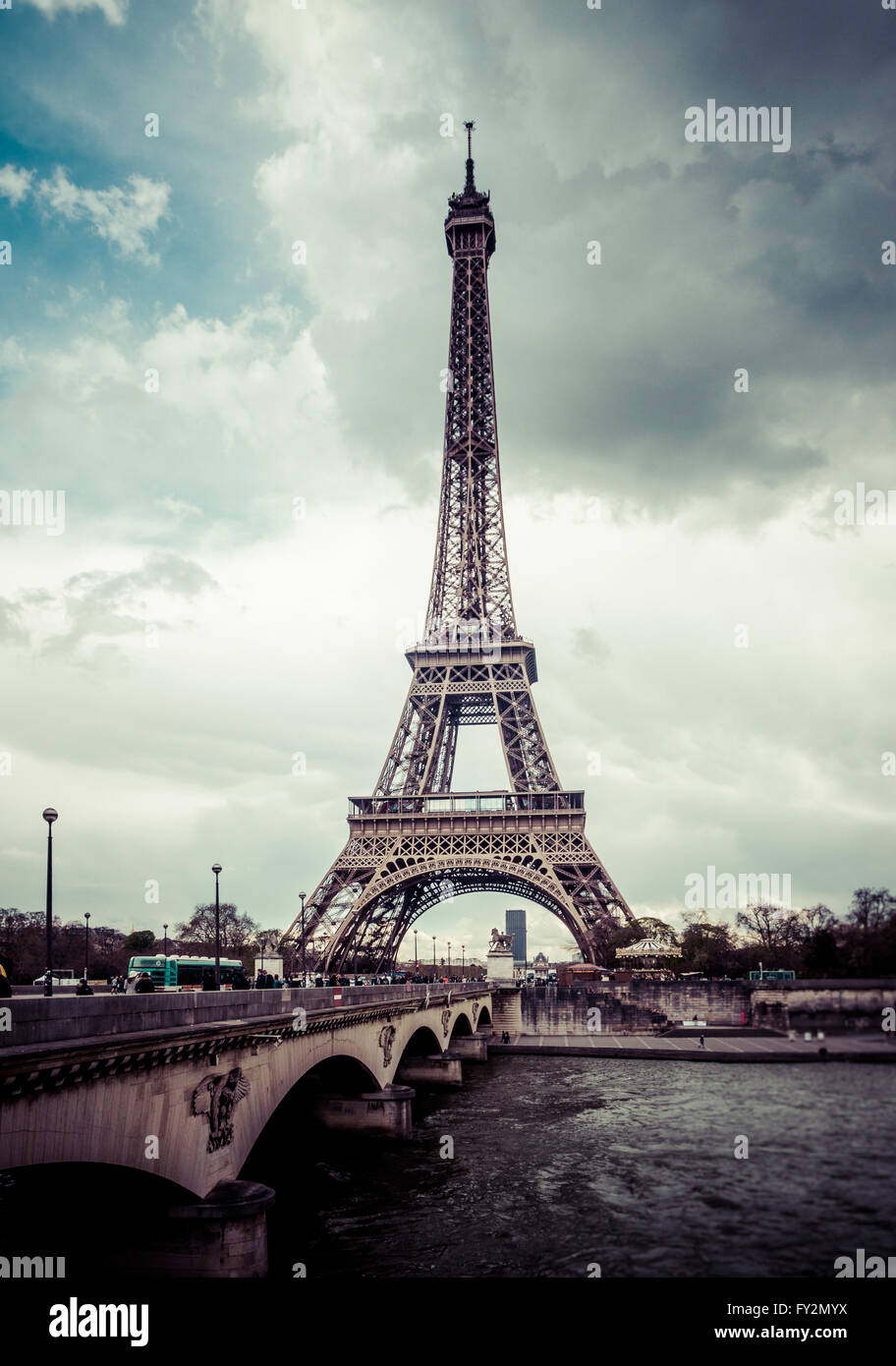 La Tour Eiffel avec pont d'Iéna et de la Seine, Paris, France Banque D'Images