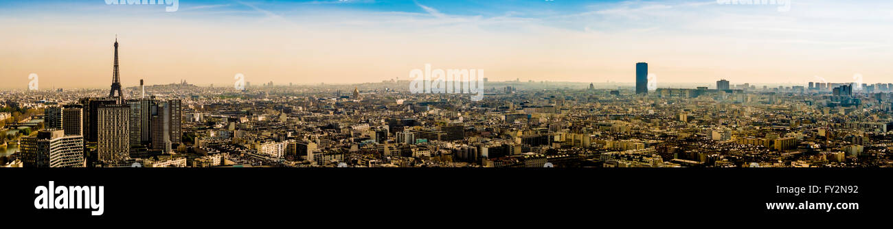 Vue panoramique sur la Tour Eiffel et Tour Montparnasse, Paris, France. Banque D'Images