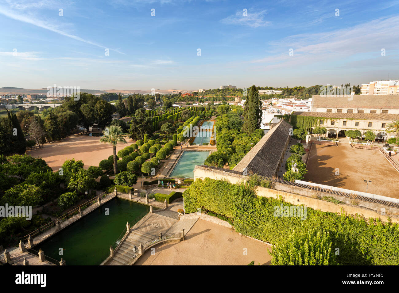 Tôt le matin dans les jardins de l'Alcazar des Rois Catholiques à Cordoba, Espagne Banque D'Images