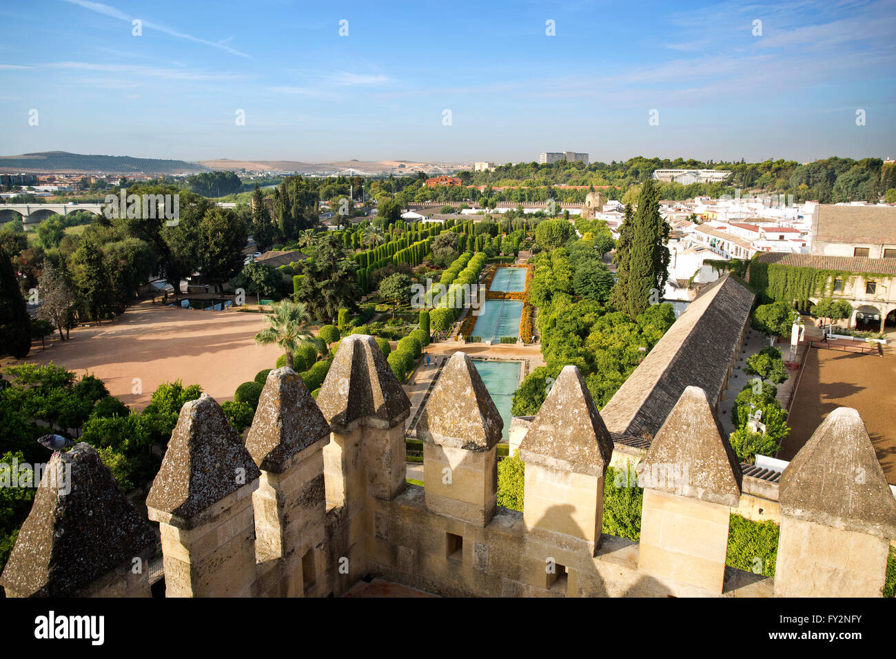 Tôt le matin dans les jardins de l'Alcazar des Rois Catholiques à Cordoba, Espagne Banque D'Images