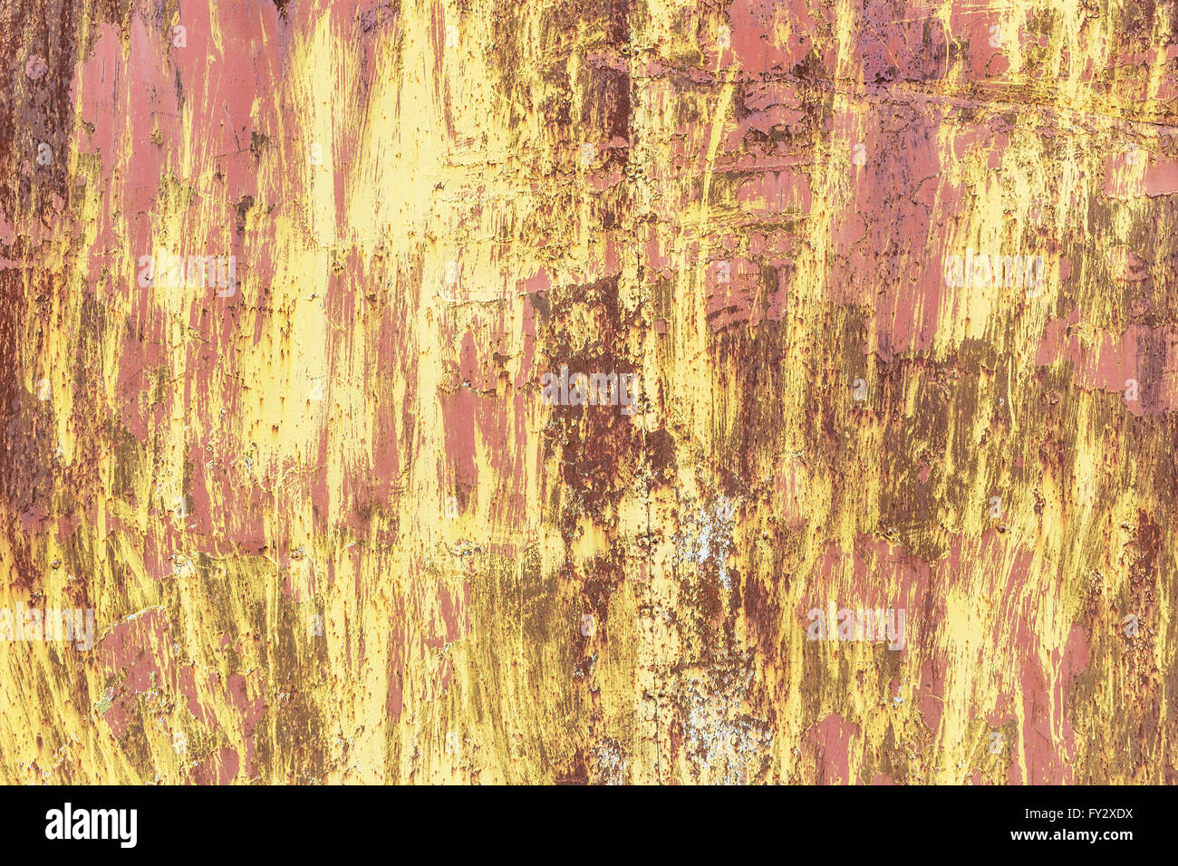 Crépitement de peinture sur le fond métallique. Banque D'Images
