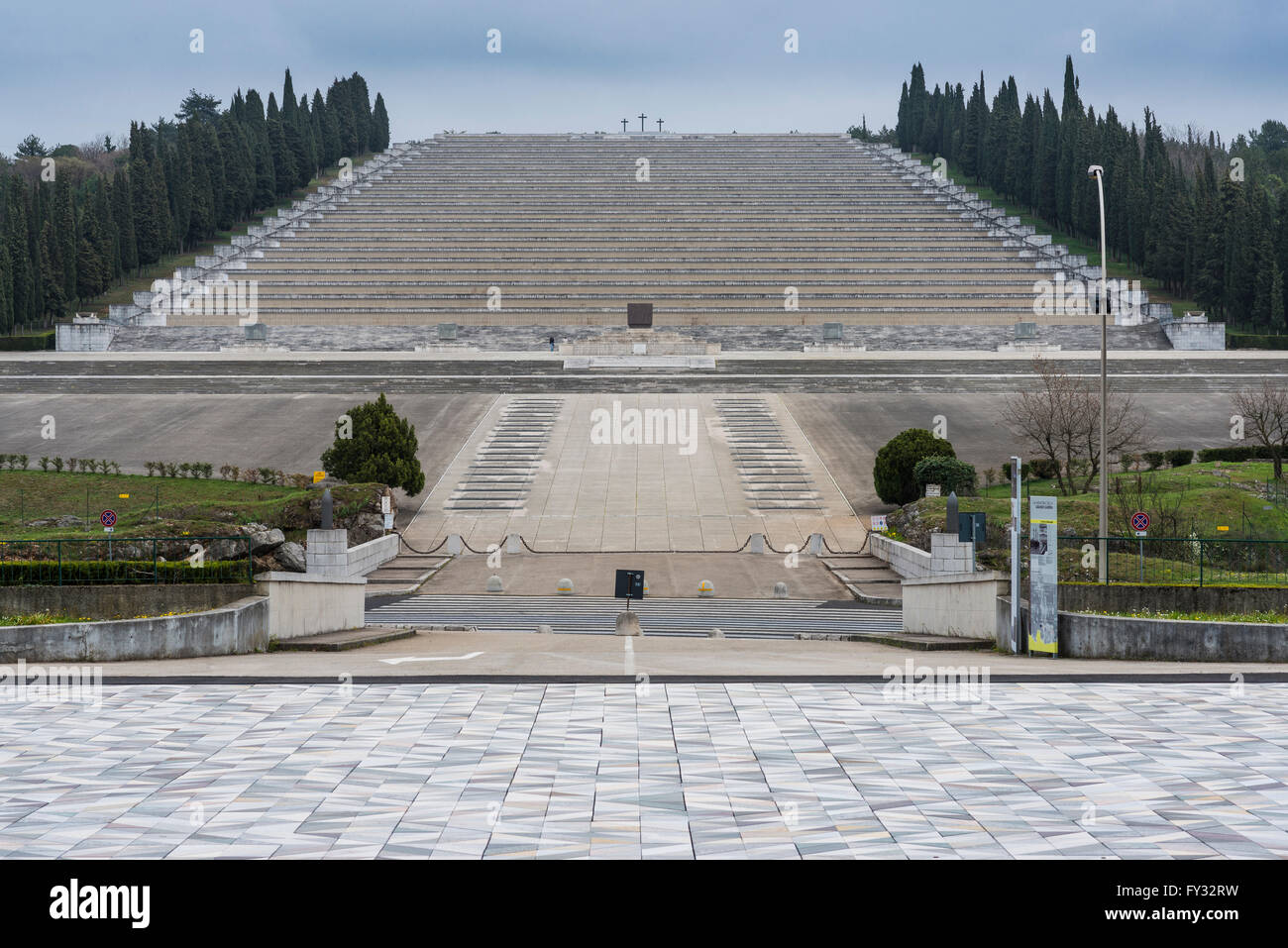 Plus grand cimetière militaire en Italie, Sacrario di Redipuglia, la Première Guerre mondiale, l'Isonzo, fascistes d'architecture monumentale de 1938 Banque D'Images
