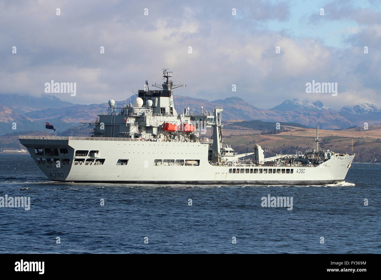 Règle Wave (A390), une vague rapide de classe de la citerne de la flotte auxiliaire de la Flotte royale, arrivant pour l'exercice Joint Warrior 16-1. Banque D'Images