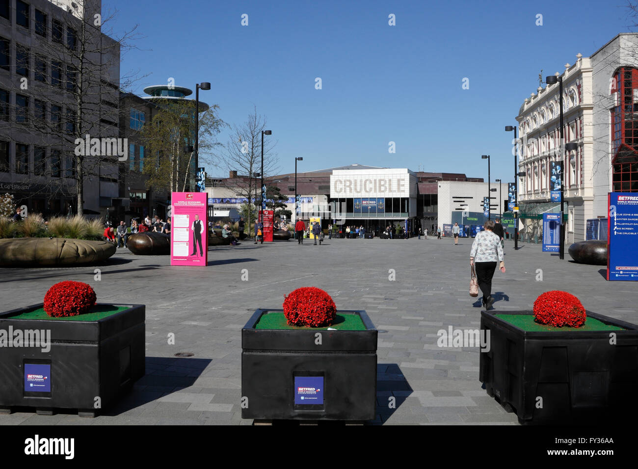 Tudor Square Sheffield avec théâtre Crucible avec Betfred emblèmes et Championnats du monde de snooker Banque D'Images