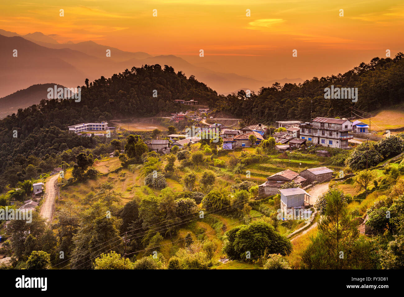 Coucher du soleil au-dessus du village de Dhampus au Népal Banque D'Images