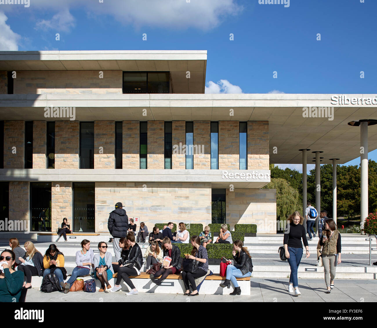 Silberrad Student Center vue d'ensemble. Albert Sloman Bibliothèque et Silberrad Centre étudiant de l'Université d'Essex, Colchester, Royaume-Uni. Architecte : Patel Taylor , 2015. Banque D'Images