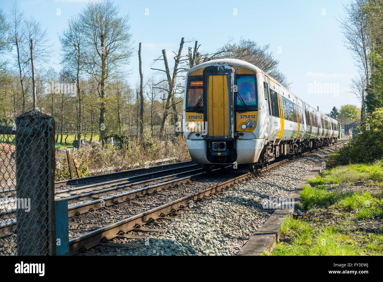 British Rail Fast Passenger train Southeastern Kent classe 375 375812 à Chartham croisant en direction de Londres de Ramsgate via Canterbury West Banque D'Images