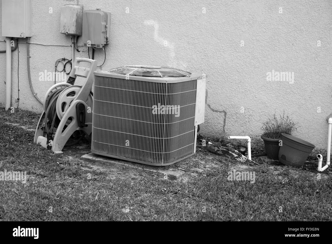 Unité de climatisation intérieure à côté d'une piscine accueil Floride, Avril 2016 Banque D'Images