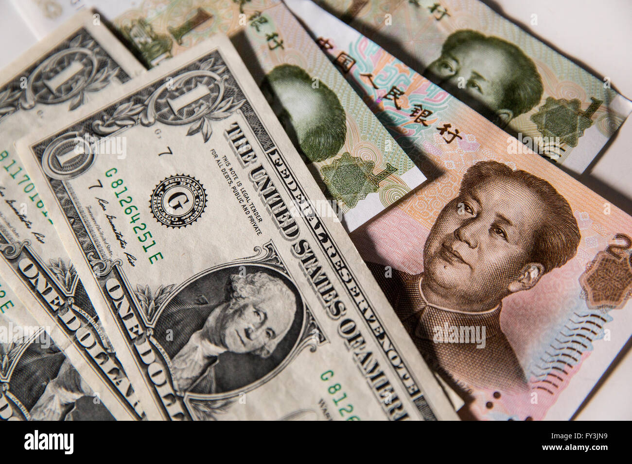 Dollar américain et renminbi chinois, du papier-monnaie Banque D'Images
