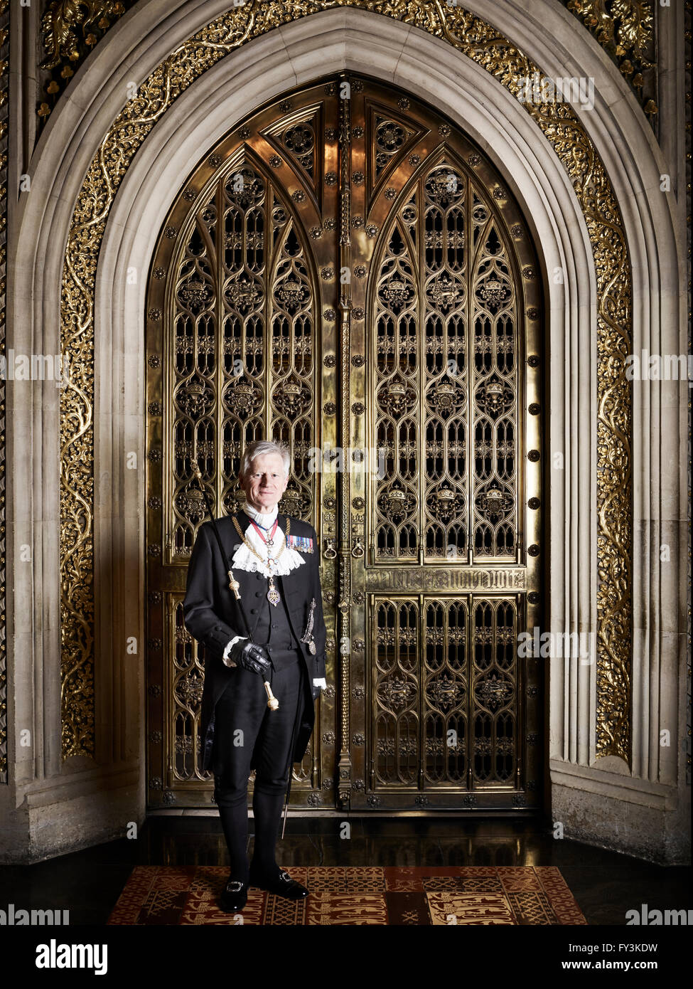 Le Lieutenant-général David Leakey, gentilhomme huissier de la Verge noire, à la Chambre des Lords, Londres, mars 2016. Banque D'Images