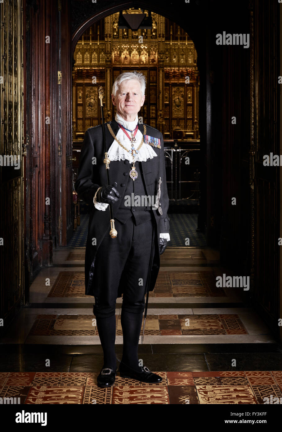 Le Lieutenant-général David Leakey, gentilhomme huissier de la Verge noire, à la Chambre des Lords, Londres, mars 2016. Banque D'Images
