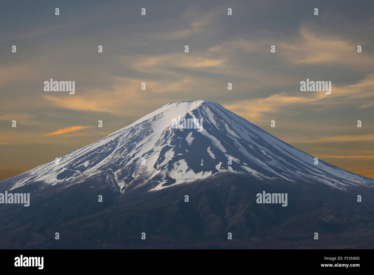 Le Mont Fuji de crépuscule du soir. Banque D'Images