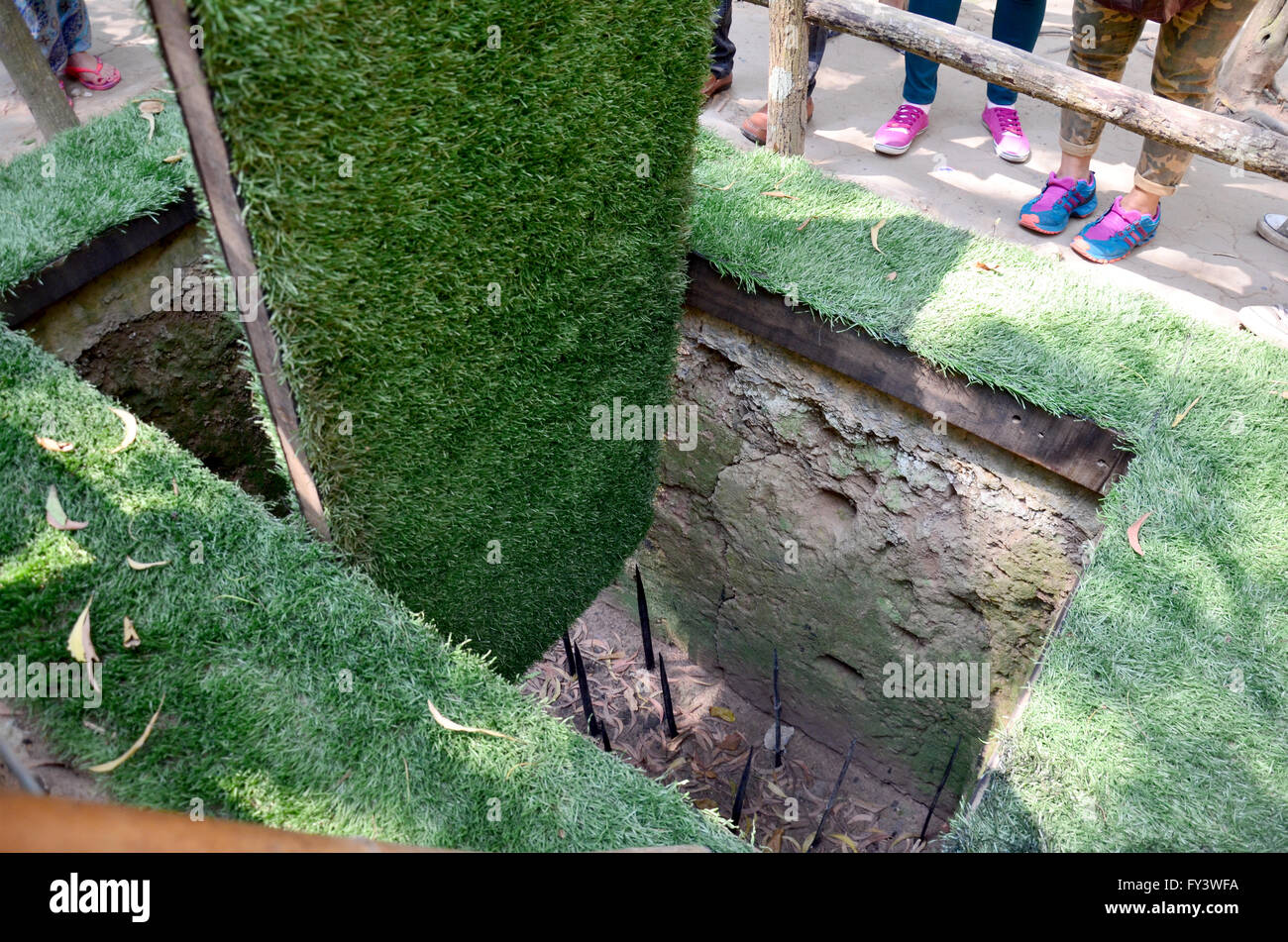 Un piège à pointes de bambou avec les Tunnels de Cu Chi à Ho Chi Minh, Vietnam Banque D'Images